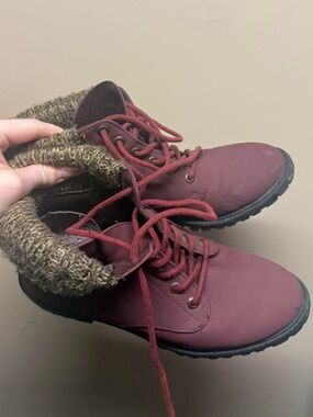 Women's Burgundy Lace-Up Winter Ankle Boots